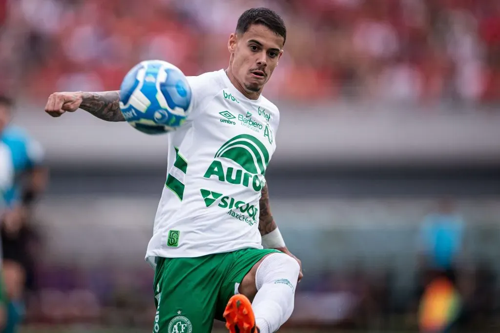 Lucas Freitas nesta temporada pela Chapecoense. Foto: Isabela Azine/AGIF