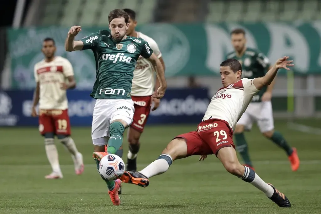 Matías Viña nos tempos de Palmeiras. (Photo by Andre Penner – Pool/Getty Images)