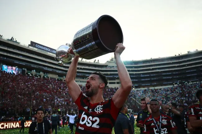 Pablo Marí comemorando a conquista da Libertadores(Photo by Daniel Apuy/Getty Images)