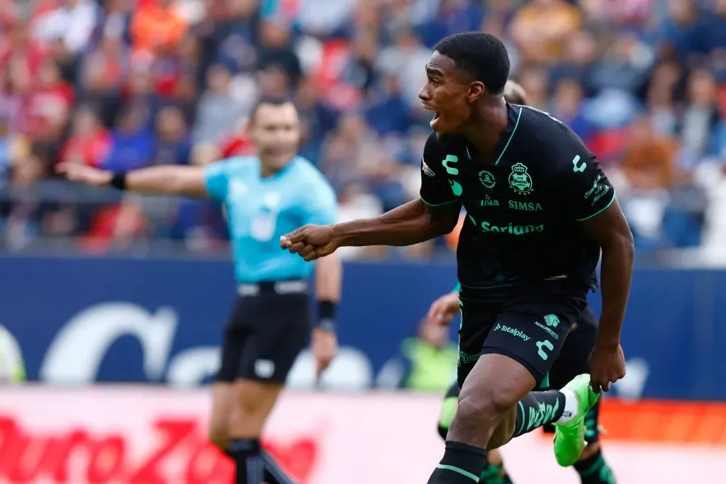 Félix Torres em ação pelo Santos Laguna (Photo by Leopoldo Smith/Getty Images)