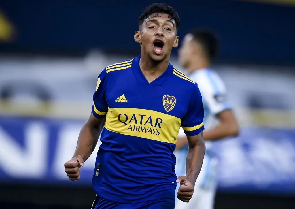 BUENOS AIRES, ARGENTINA – 17 DE ABRIL: Cristian Medina, do Boca Juniors, comemora após marcar o primeiro gol de sua equipe durante a partida entre Boca Juniors e Atlético Tucuman pela Copa da Liga Profissional 2021, no Estádio Alberto J. Armando, em 17 de abril de 2021, em Buenos Aires, Argentina. (Foto: Marcelo Endelli/Getty Images)