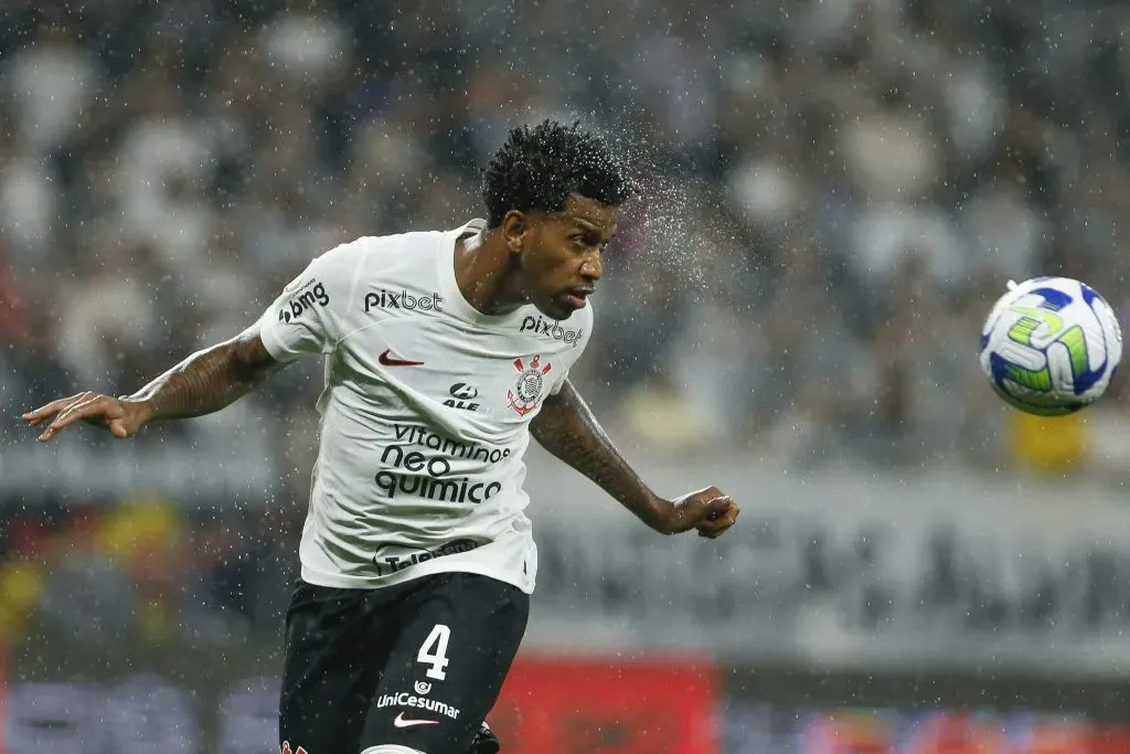Gil em ação pelo Corinthians. (Photo by Ricardo Moreira/Getty Images)