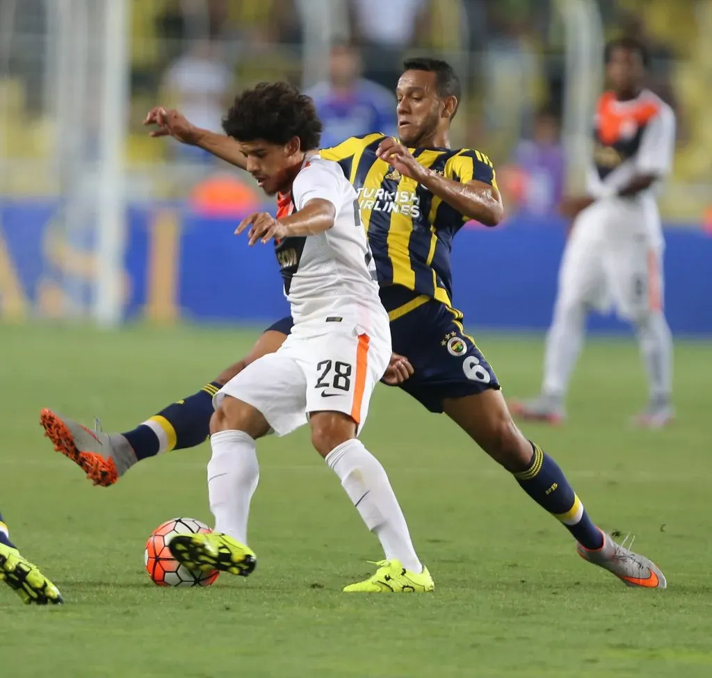 Souza vai jogar em rival do Fenerbahçe. Foto: Burak Kara/Getty Images