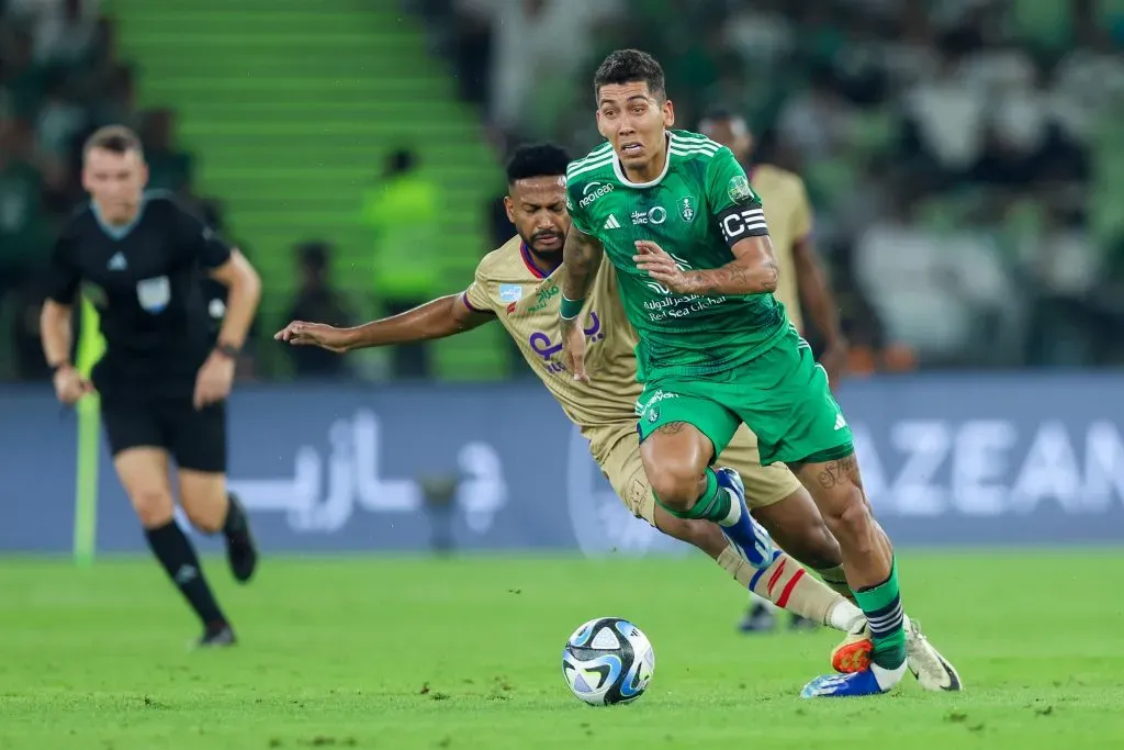 Roberto Firmino em ação pelo Al-Ahli. (Photo by Yasser Bakhsh/Getty Images)