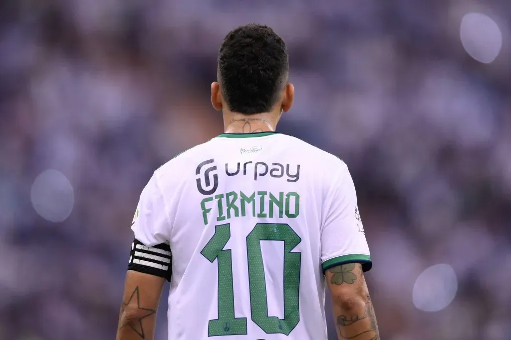 Roberto Firmino em duelo contra o Al Hilal. (Photo by Justin Setterfield/Getty Images)
