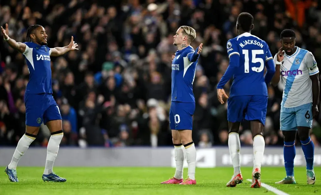 Chelsea sobe na tabela. (Photo by Justin Setterfield/Getty Images)