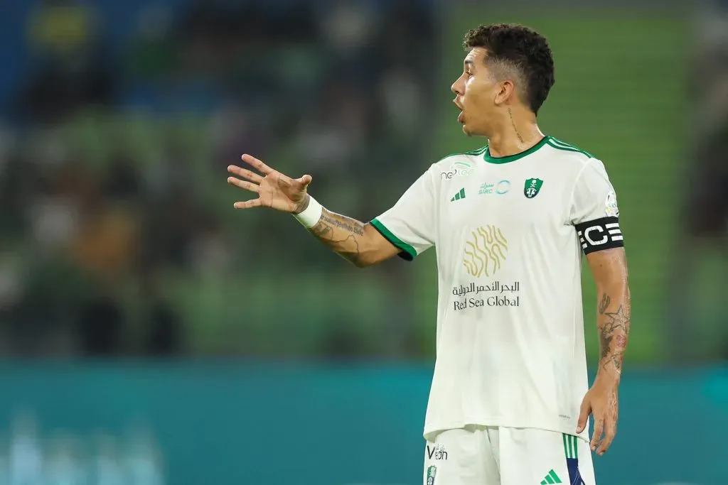 Roberto Firmino em jogo do Al-Ahli em Jeddah. (Photo by Yasser Bakhsh/Getty Images)