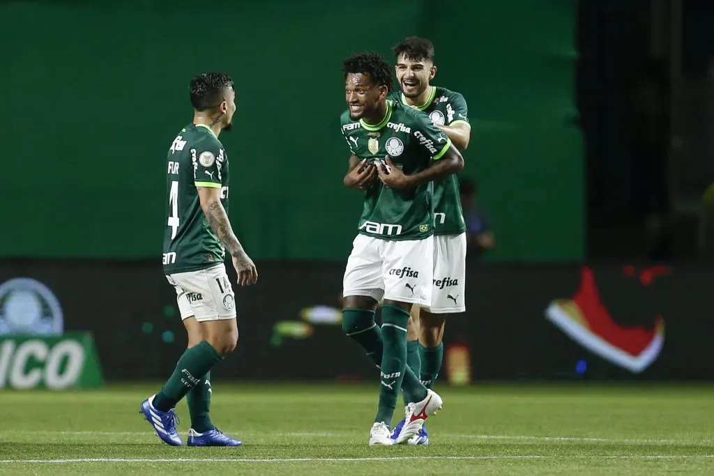 Destino do volante será o Celta. (Photo by Ricardo Moreira/Getty Images)