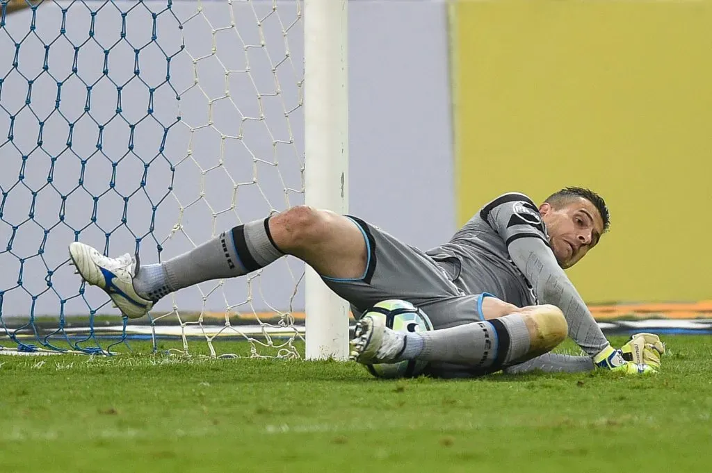 Marcelo Grohe defendendi pênalti contra o Cruzeiro. (Photo by Pedro Vilela/Getty Images)
