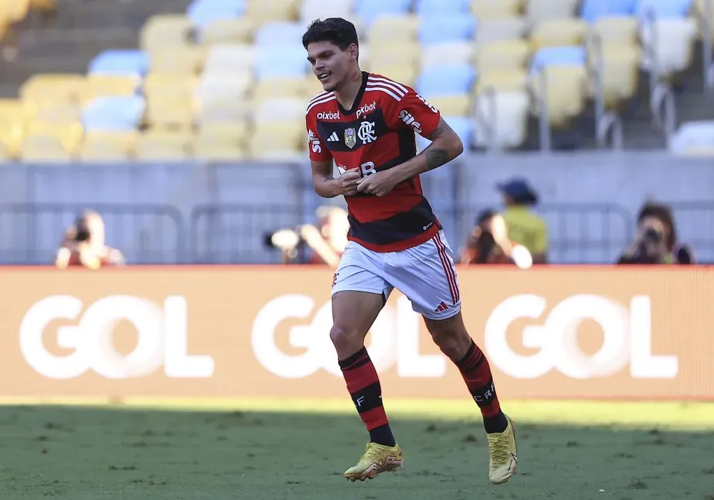 Ayrton Lucas em ação pelo Flamengo (Photo by Buda Mendes/Getty Images)