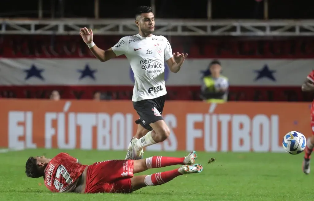 Fausto Vera of Corinthians. (Photo by Marcos Brindicci/Getty Images)