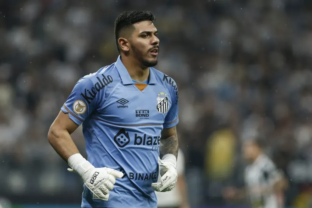 Goleiro no duelo diante do Corinthians (Photo by Ricardo Moreira/Getty Images)