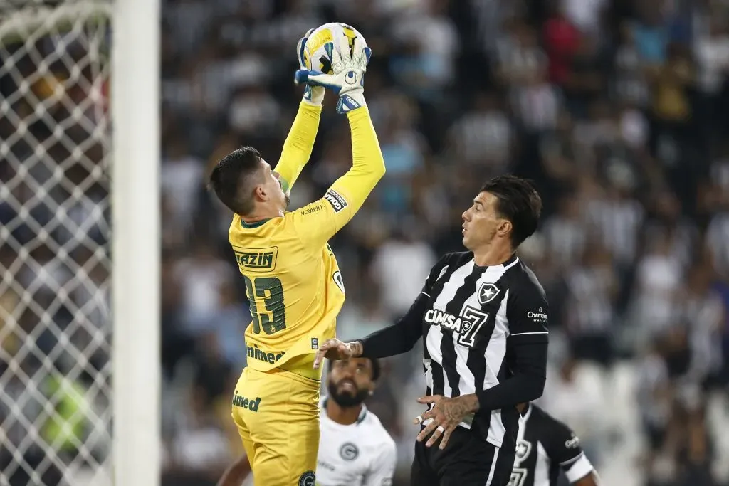 Tadeu goalkeeper of Goias(Photo by Wagner Meier/Getty Images)