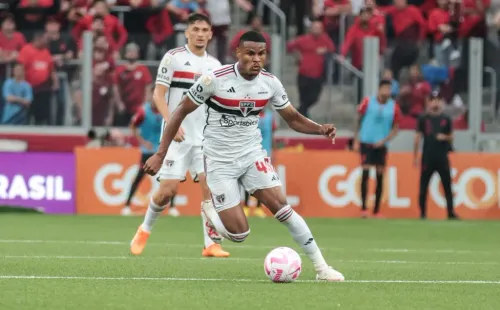 Nathan jogador do Sao Paulo durante partida contra o Athletico-PR . Foto: Robson Mafra/AGIF