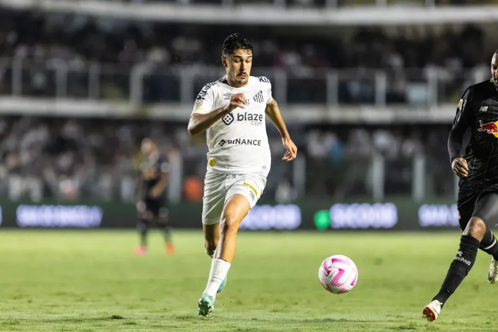 João Basso em ação contra o Red Bull Bragantino. Foto: Abner Dourado/AGIF
