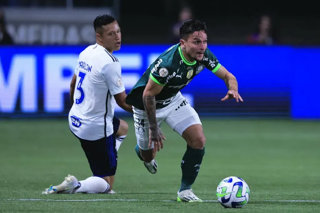 Artur em ação contra o Cruzeiro. Foto: Ettore Chiereguini/AGIF