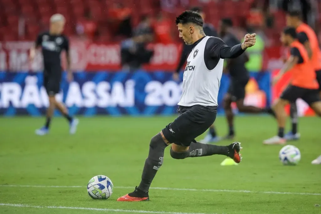 Cuesta em ação pelo Botafogo. (Photo by Pedro H. Tesch/Getty Images)