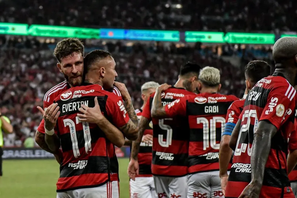 Everton Cebolinha celebrando gol pelo Flamengo. Foto: Thiago Ribeiro/AGIF