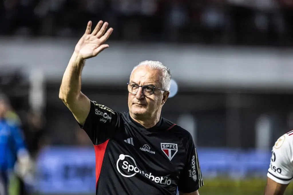 Dorival Júnior se despede do São Paulo.  Foto: Abner Dourado/AGIF