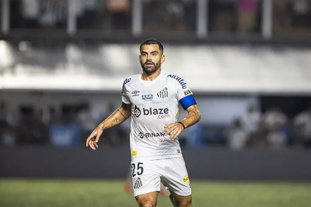 Rincon foi o primeiro a aceitar mudança para ficar no Santos. Foto: Abner Dourado/AGIF