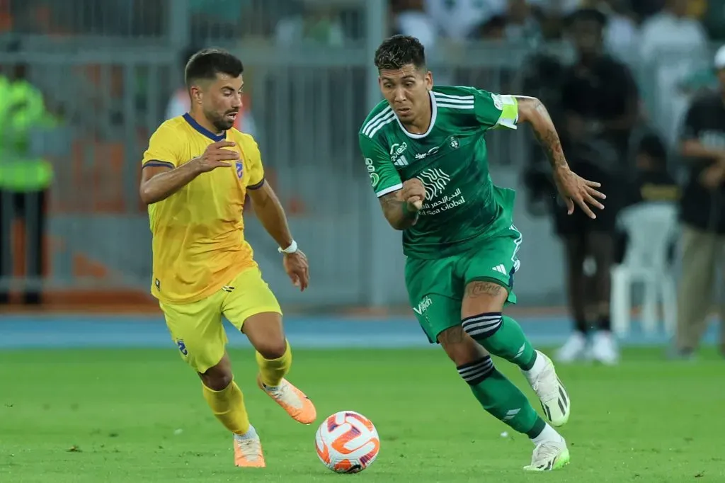 Roberto Firmino em ação pelo Al-Ahli. (Photo by Yasser Bakhsh/Getty Images)