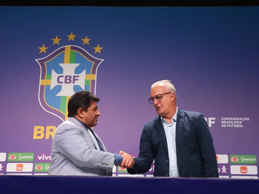 Ednaldo Rodrigues e Dorival Júnior apertam as mãos. Foto: Flickr Oficial CBF/Staff Images