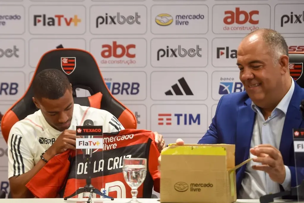 De La Cruz é apresentado pelo Flamengo. Foto: Marcelo Cortes/Flamengo
