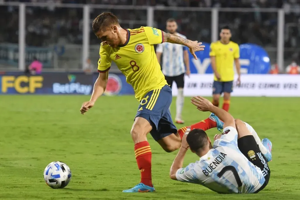 Gustavo Cuéllar em ação contra a Argentina. (Photo by Marcelo Endelli/Getty Images)