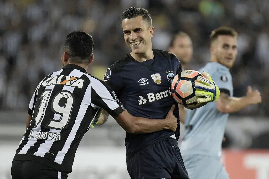 Goleiro nos tempos de Grêmio (Photo by Alexandre Loureiro/Getty Images)