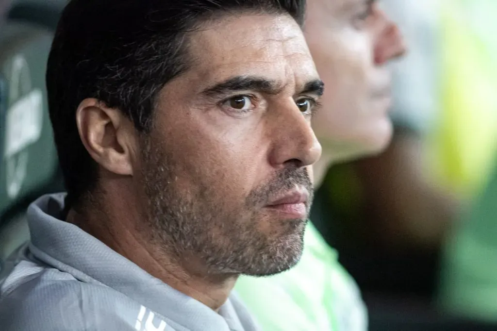 Abel espera por reforços. Foto: Fernando Moreno/AGIF
