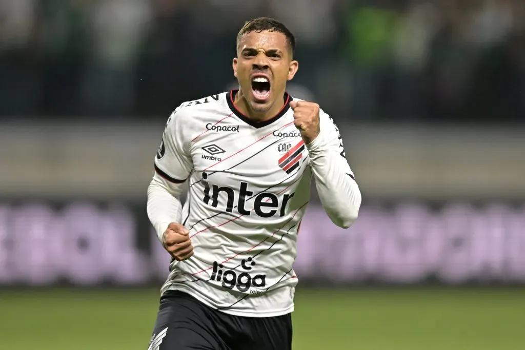 David Terans celebrando gol pelo Athletico Paranaense. (Photo by Pedro Vilela/Getty Images)