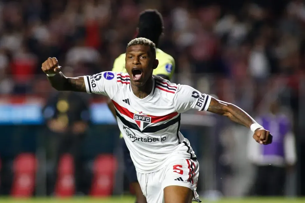 Arboleda em ação pelo São Paulo (Foto: Miguel Schincariol/Getty Images)