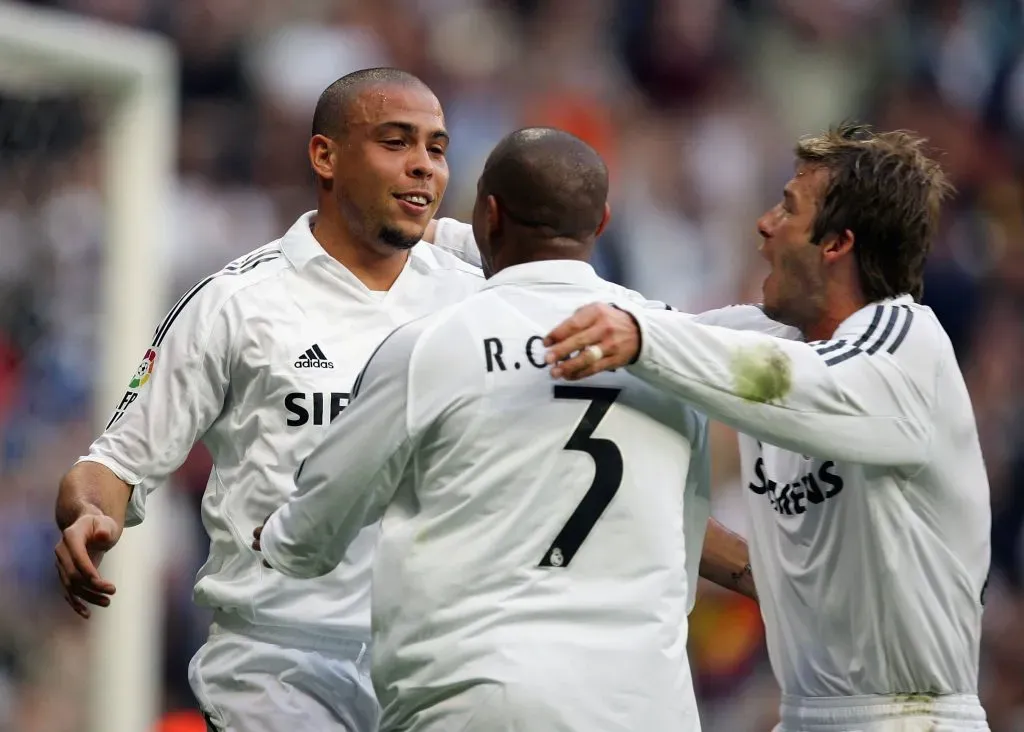 Ronaldo (L) of Real Madrid celebrates with Roberto Carlos and David Beckham no Real Madrid (Photo by Denis Doyle/Getty Images)