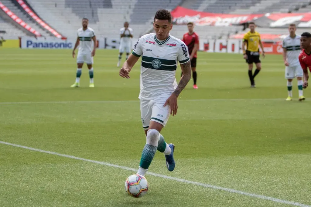 Atacante nos tempos de Coritiba. Foto: Robson Mafra/AGIF
