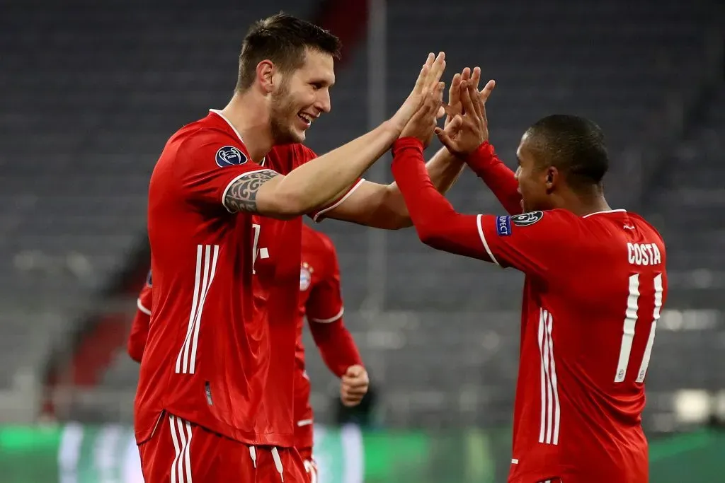 Douglas Costa em tempos de Bayern.(Photo by Alexander Hassenstein/Getty Images)