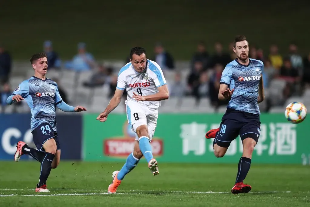 Leandro Damião em ação pelo Kawasaki Frontale. (Photo by Matt King/Getty Images)