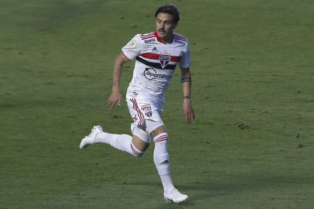 Gabriel Neves em ação pelo São Paulo (Photo by Miguel Schincariol/Getty Images)