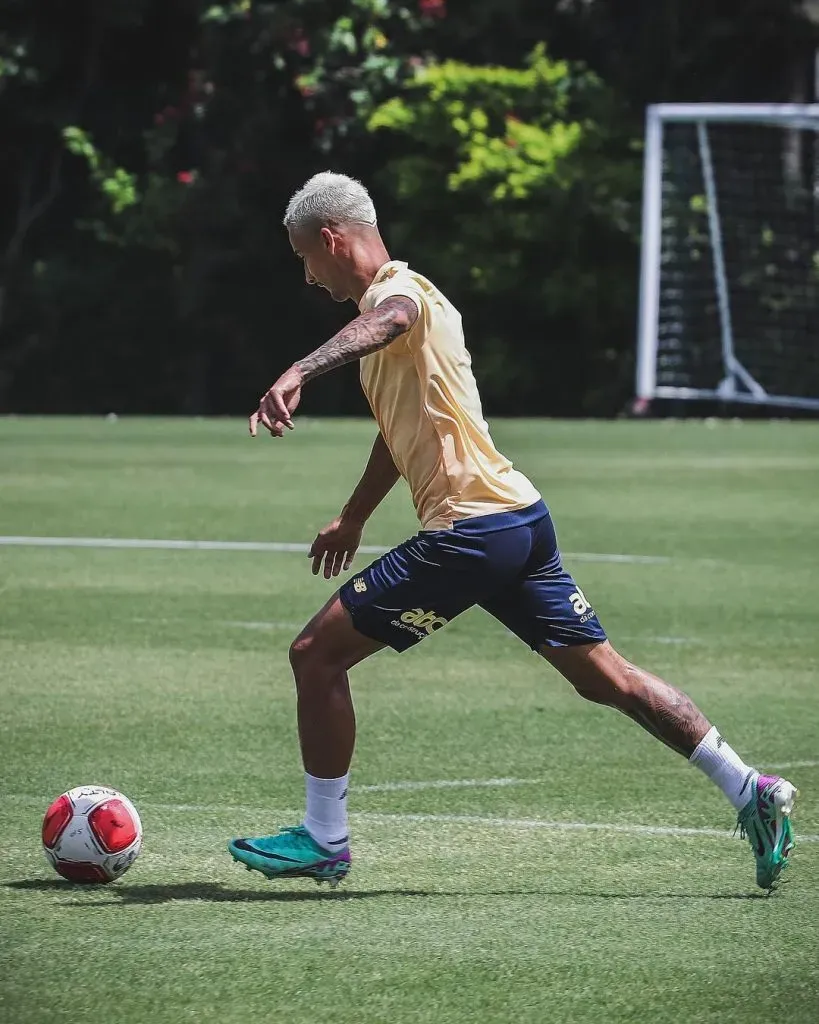 Ferreirinha no treino do São Paulo no CT | Foto: Divulgação/saopaulofc