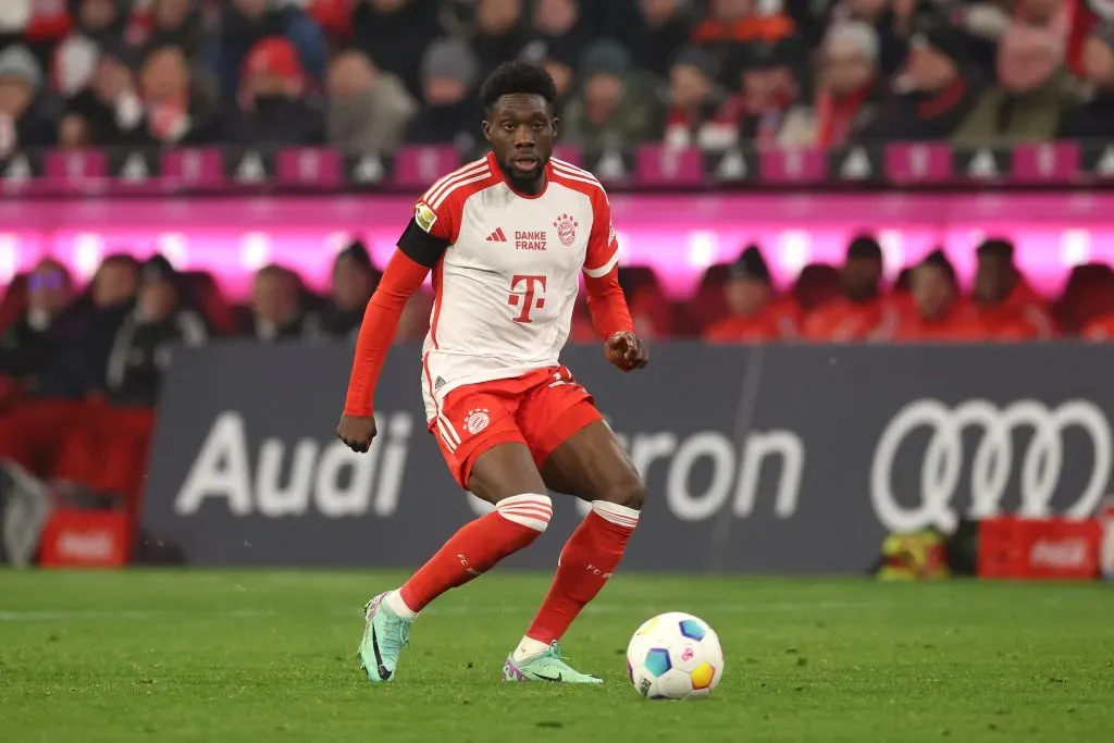 Davies é alvo merengue. (Photo by Alexander Hassenstein/Getty Images)