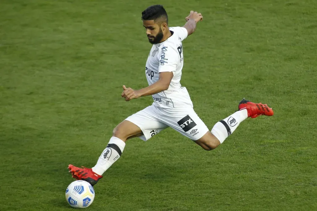 Felipe Jonatan of Santos (Photo by Miguel Schincariol/Getty Images)