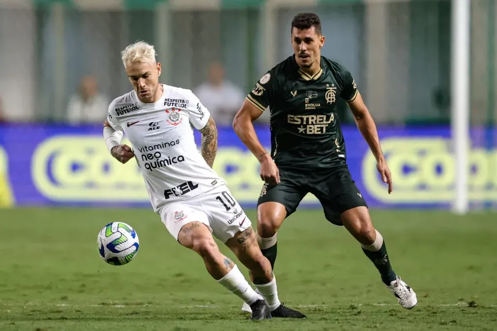 Róger Guedes em ação contra o América Mineiro. Foto: Gilson Junio/AGIF