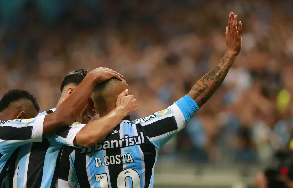 Douglas está de volta à Europa. (Photo by Silvio Avila/Getty Images)