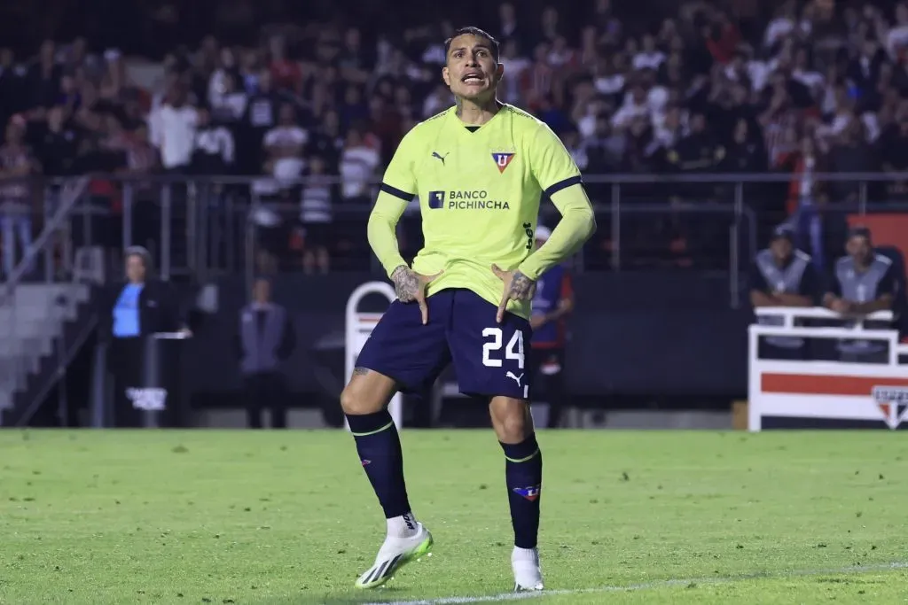 Paolo Guerrero comemora gol contra o São Paulo. Foto: Marcello Zambrana/AGIF