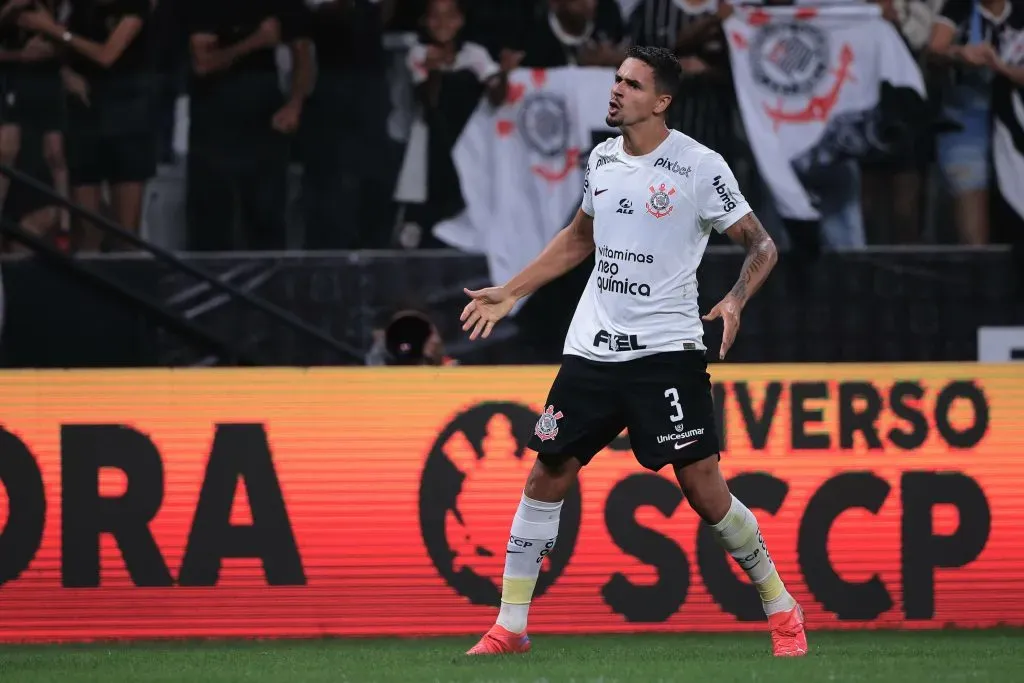 Lucas Veríssimo em ação pelo Corinthians. Foto: Ettore Chiereguini/AGIF