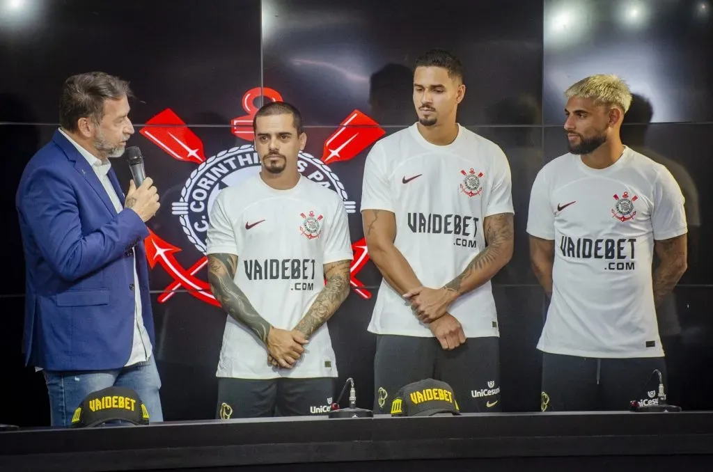 Foto: Jozzu/Agência Corinthians | Entrevista coletiva de apresentação da VaideBet como patrocinadora master do Corinthians. Na foto: Augusto Melo, Fagner, Lucas Veríssimo, Yuri Alberto