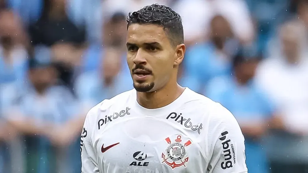 Lucas Veríssimo deixou o Corinthians após 18 jogos (Foto: Pedro H. Tesch/Getty Images)