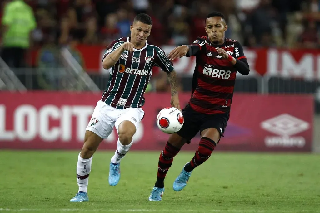 Lucas Felipe Calegari of Fluminense fights for the ball with João Gomes of Flamengo (Photo by Buda Mendes/Getty Images)