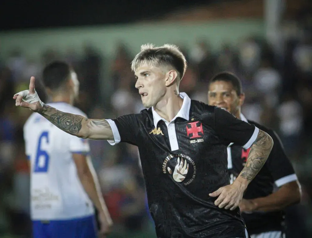 Luca Orellano comemora seu gol | Sampaio Corrêa x Vasco da Gama realizado no Estádio Elcyr Resende de Mendonça em 21 de janeiro de 2024 pelo campeonato carioca. Foto: Matheus Lima/Vasco