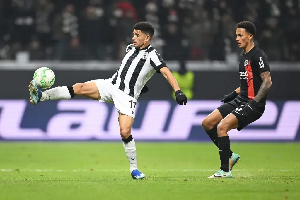 Taison em ação pelo PAOK. (Photo by Christian Kaspar-Bartke/Getty Images)