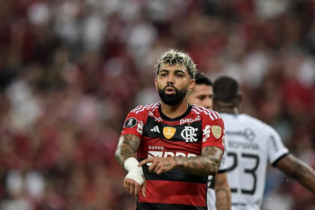 Gabigol durante partida contra o Olímpia. Foto: Thiago Ribeiro/AGIF